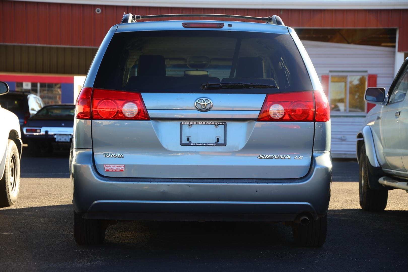 2008 BLUE TOYOTA SIENNA LE FWD 8-Passenger Seating (5TDZK23C38S) with an 3.5L V6 EFI DOHC 24V engine, 5-SPEED AUTOMATIC transmission, located at 420 E. Kingsbury St., Seguin, TX, 78155, (830) 401-0495, 29.581060, -97.961647 - Photo#3